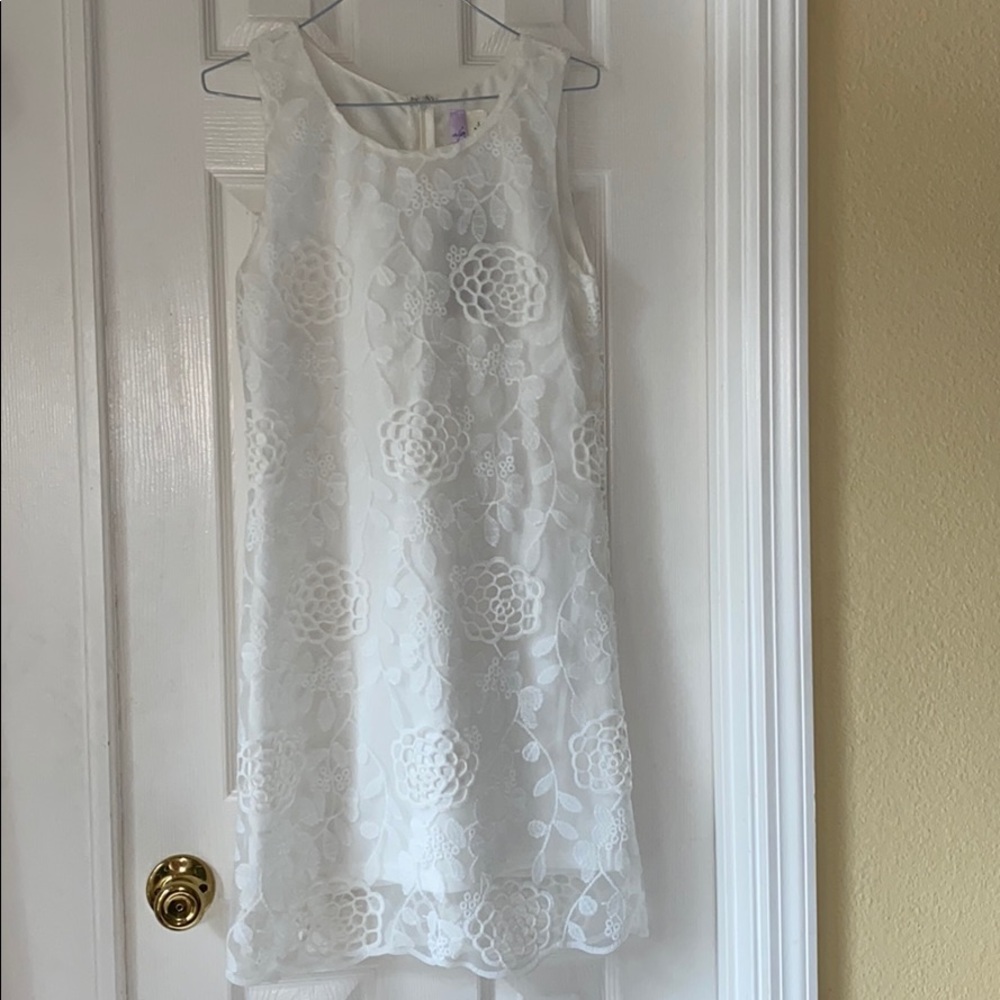 Francesca’s white floral dress